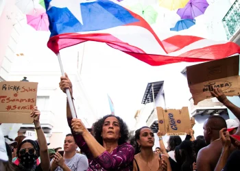 Puerto Rico se une a las protestas contra políticas autoritarias de Trump
