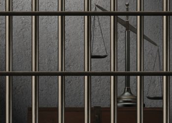 Condenan a ocho años de prisión a hombre por violencia intrafamiliar contra su pareja, hijos y suegra