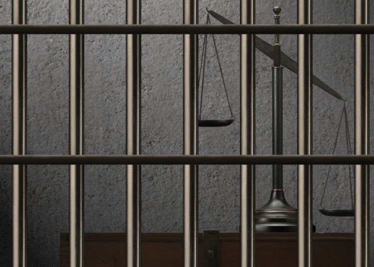 Condenan a ocho años de prisión a hombre por violencia intrafamiliar contra su pareja, hijos y suegra