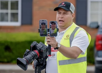 EEUU deporta al periodista salvadoreño Mario Guevara tras larga detención migratoria