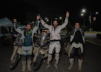 Tres pilotos de motocicleta dominicanos recorren todo el país en tiempo récord