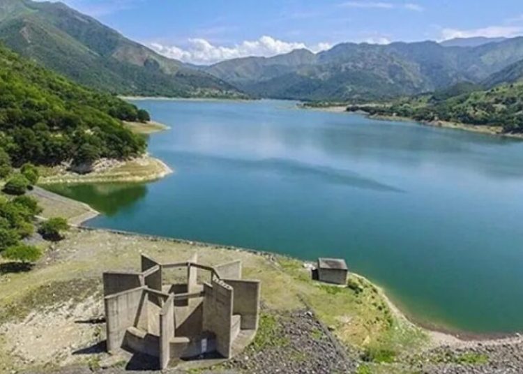 Autoridades aseguran que el vertido de la presa de Sabaneta se mantiene bajo control y sin riesgo para la población