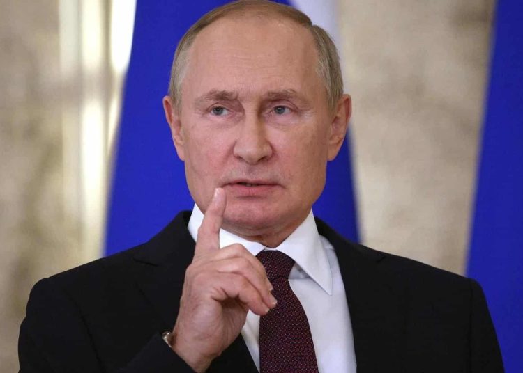 Putin ordena a las FF.AA. continuar la operación especial según lo planeado