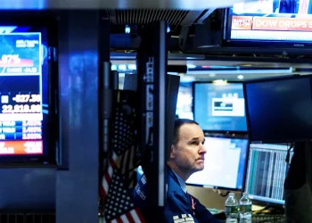 Wall Street comienza noviembre en verde gracias al empuje de Amazon y Nvidia