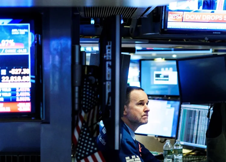 Wall Street comienza noviembre en verde gracias al empuje de Amazon y Nvidia