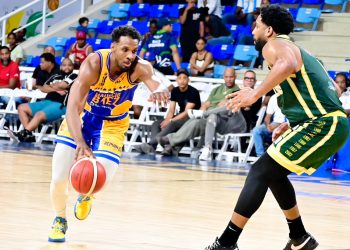 Mauricio Báez responde con fuerza, derrota a San Carlos y empata la serie final 1-1 en el TBS Distrito 2025