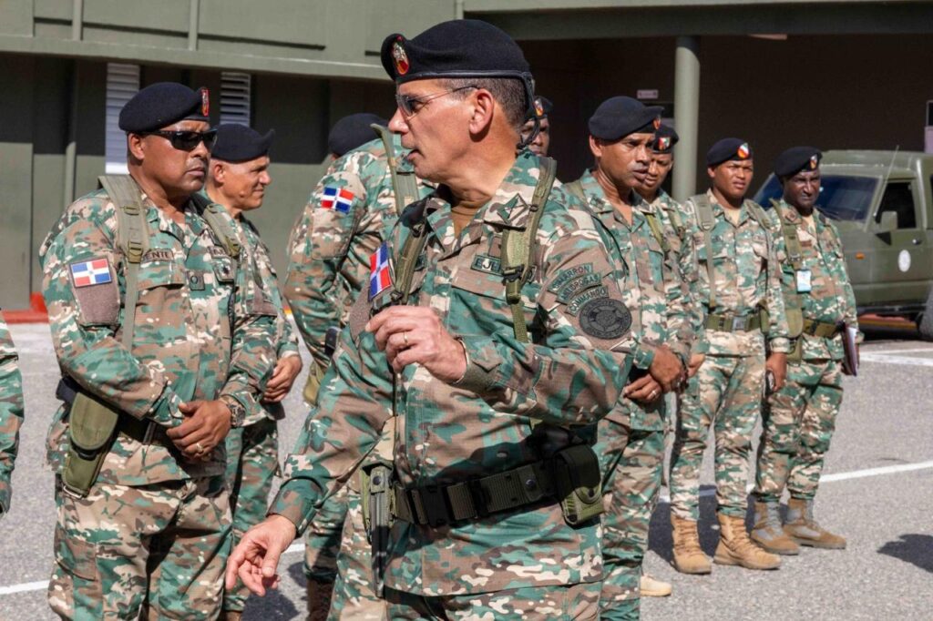 Comandante General del Ejército visita Elías Piña y San Juan de la Maguana - Noticias de hoy en República Dominicana | De Último Minuto