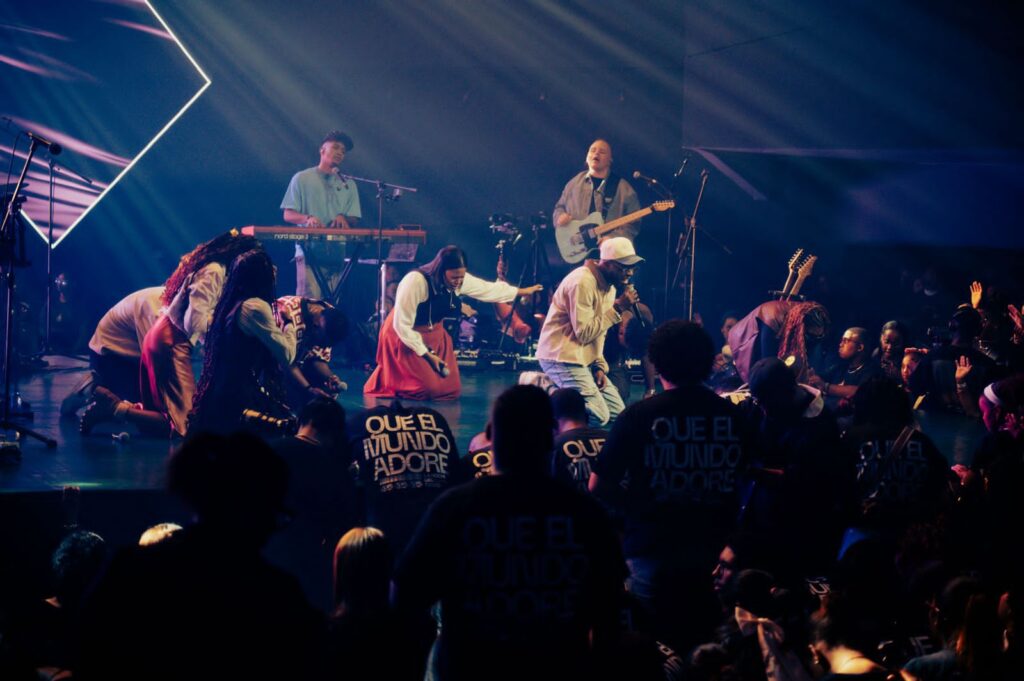 “Que el Mundo Adore” reúne a más de dos mil jóvenes en su quinta edición