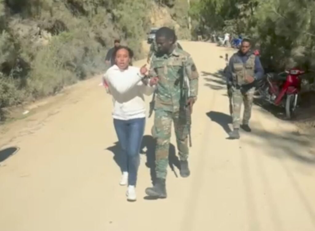 Militares intervienen en protesta de la comunidad de La Culata, Constanza, por construcción de carretera