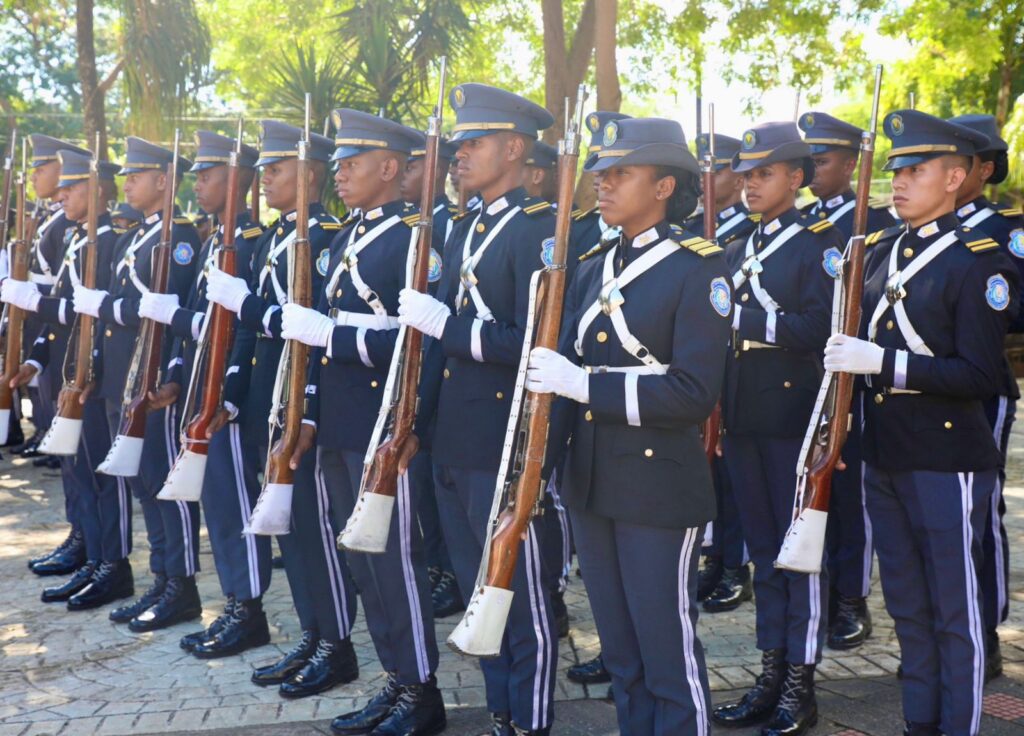 Presidente Abinader juramenta 2,421 nuevos agentes policiales; ya suman 6,500 formados bajo la Reforma Policial
