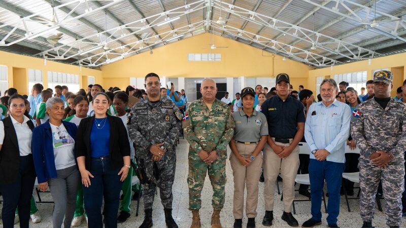 Fideicomiso VBC y la Dirección Antipandillas imparten charlas preventivas a jóvenes de Ciudad Juan Bosch - Noticias de hoy en República Dominicana | De Último Minuto