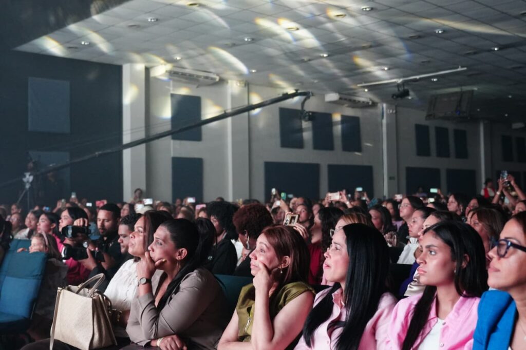 Más de 1,300 mujeres se congregan en Santo Domingo para el XXI Congreso “Déboras 2025”