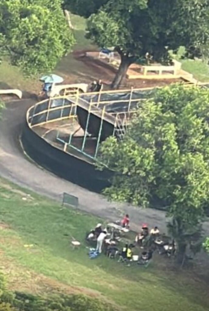 Jóvenes denuncian intento de desalojarlos de su única zona deportiva en El Mirador | 4 | Jóvenes denuncian intento de desalojarlos de su única zona deportiva en El Mirador - Noticias de hoy en República Dominicana | De Último Minuto