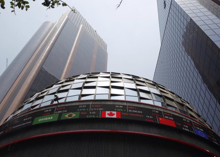 La Bolsa mexicana avanza un 1,58 %, supera las 63.300 unidades y se apunta nuevo máximo