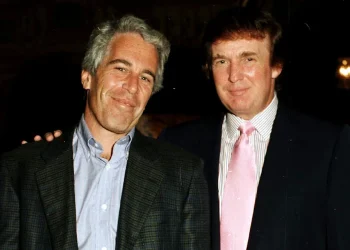 Epstein insinuó que Trump sabía de sus abusos y que «pasó horas» con una de las víctimas