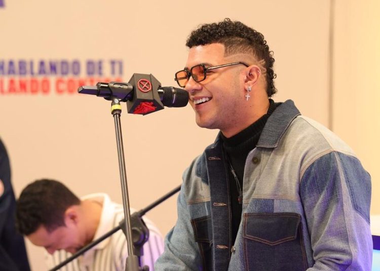 Artista panameño Boza ofrece concierto acústico en La Casa de Alofoke 2