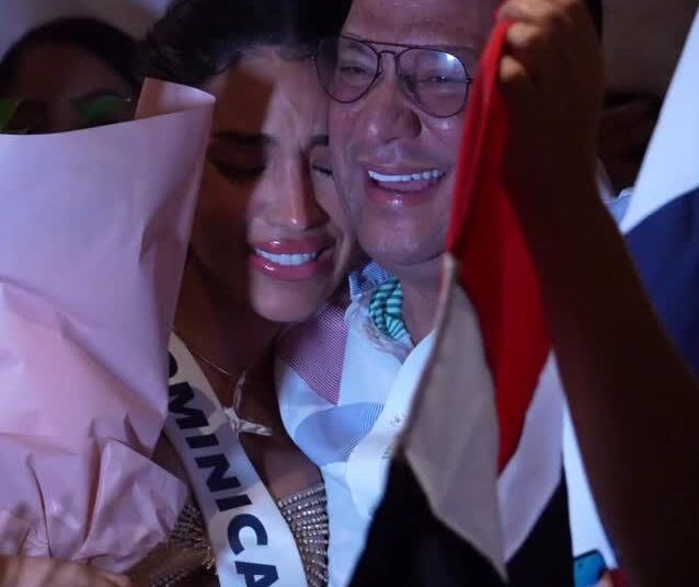 Familia de Jennifer Ventura, Miss RD, llegó a Tailandia para apoyarla en Miss Universo 2025