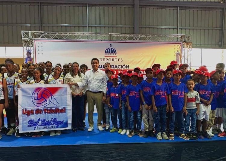 Gobierno inaugura multiuso en Tábara Abajo y anuncia seis más para Azua