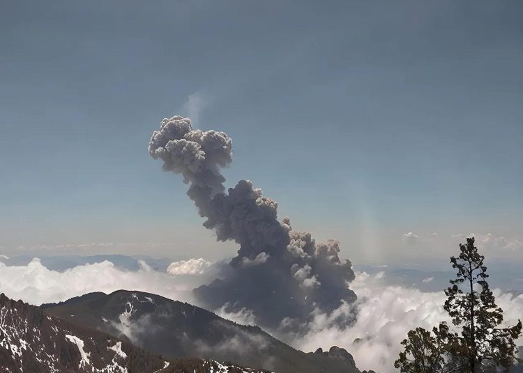 Un nuevo método con IA predice erupciones volcánicas hasta con 12 horas de antelación