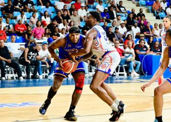 Mauricio Báez aventaja 2-1 sobre San Lázaro la serie semifinal B