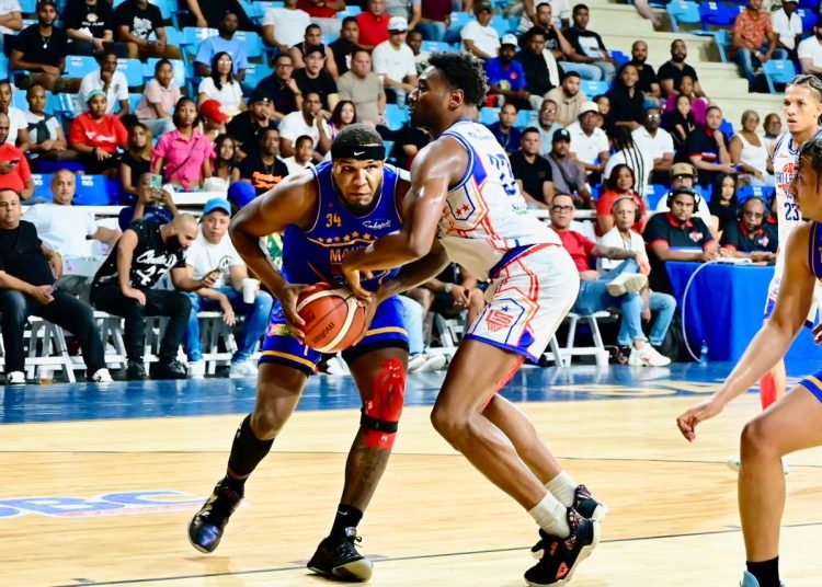Mauricio Báez aventaja 2-1 sobre San Lázaro la serie semifinal B