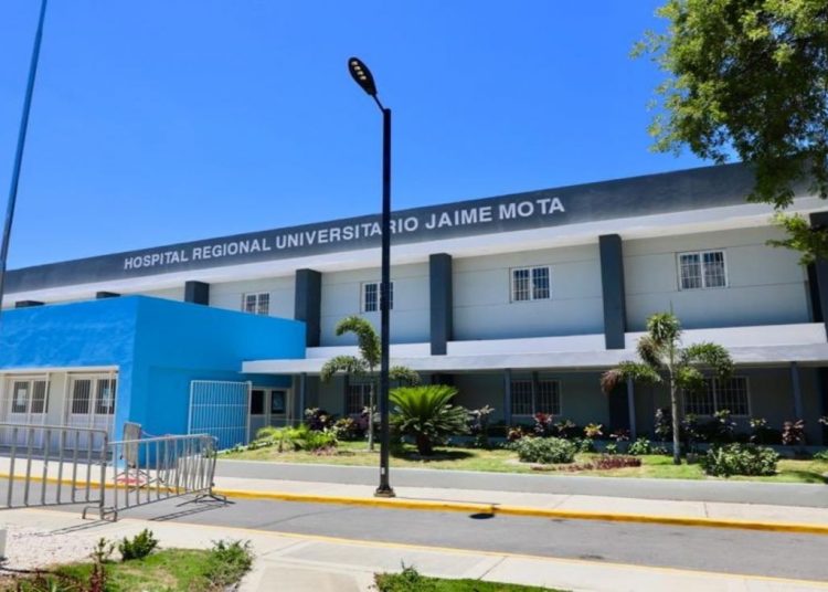 Denuncian falta de higiene y deficiencias médicas en el Hospital Jaime Mota en Barahona
