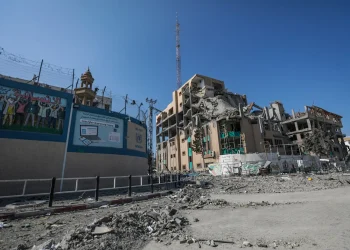 La Universidad Islámica de Gaza regresa a las clases entre edificios reducidos a escombros