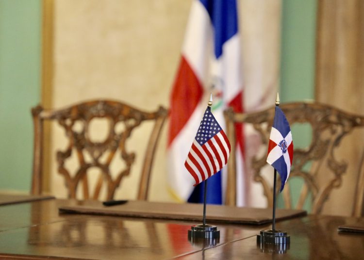 Embajada de Estados Unidos anuncia multa de 5 mil dólares para quienes crucen ilegalmente la frontera