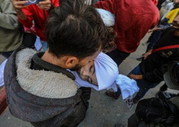 Israel mata a 32 gazatíes, entre ellos 12 niños, en su oleada de bombardeos este miércoles