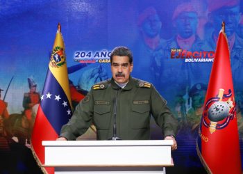 Maduro promulga ley de comandos de defensa integral y advierte que Venezuela está “preparada para ganar” si enfrenta una lucha armada