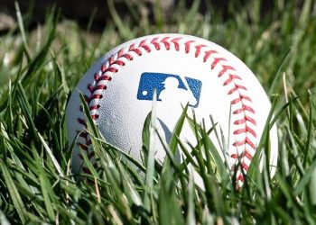 MLB firma históricos acuerdos con ESPN, NBCUniversal y Netflix para expandir su transmisión global entre 2026 y 2028