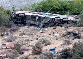 Dos niñas sobreviven a un trágico accidente porque su madre las abrazó antes de morir