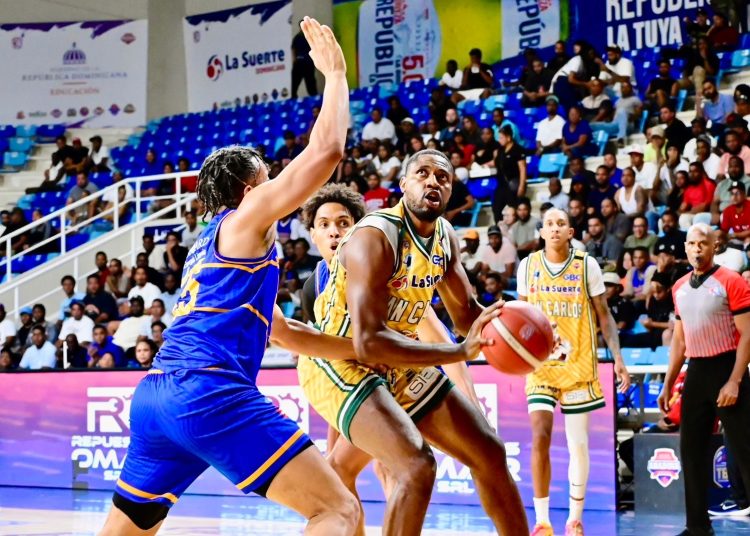 San Carlos derrota al Mauricio Báez y toma ventaja en la final del TBS Distrito 2025