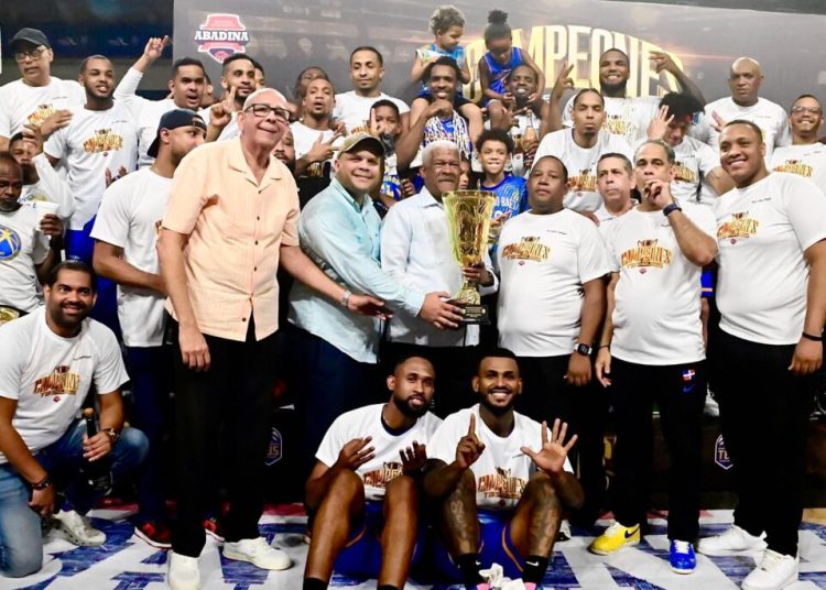 Mauricio Báez conquista su campeonato número 11 en el TBS Distrito 2025