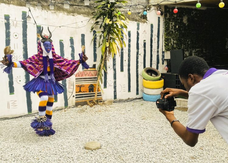 Salvar tradiciones con IA: un proyecto marfileño convierte danzas y máscaras en animación