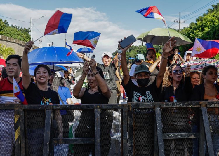 Miles de filipinos comienzan en Manila una protesta de tres días contra la corrupción