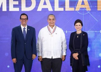 Vicepresidenta entrega Premio Nacional a la Calidad en el Sector Público: MIREX obtiene máximo galardón