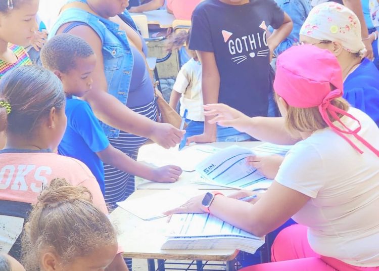 Cientos de personas beneficiadas en amplio operativo social en Majagual, Peralta, Azua