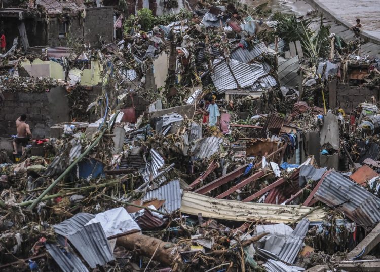 Al menos 52 fallecidos y 13 desaparecidos por el impacto del tifón Kalmaegi en Filipinas