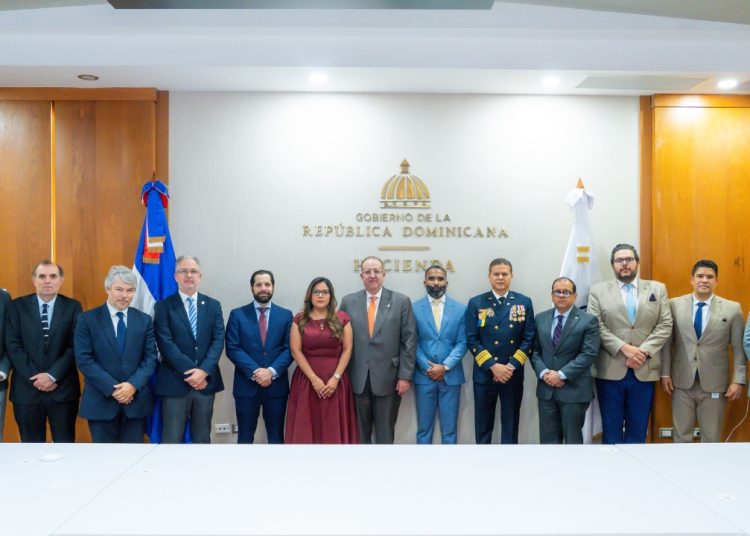 Comité contra Lavado de Activos y expertos internacionales sostienen diálogo estratégico de alto nivel