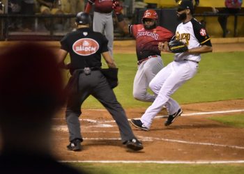 Águilas resisten en un final dramático y derrotan 7-6 a los Leones en el Cibao