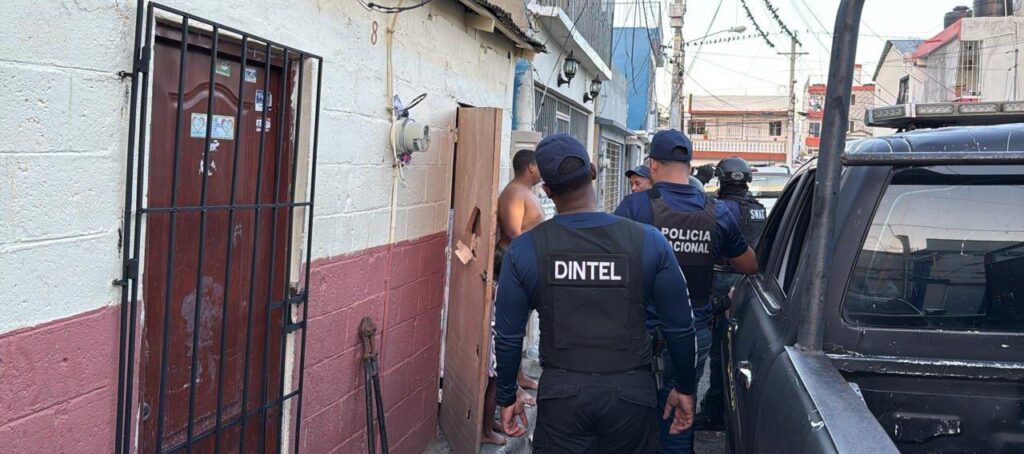 Autoridades ocupan drogas, armas y cigarrillos ilegales durante amplios operativos en Santiago - Noticias de hoy en República Dominicana | De Último Minuto