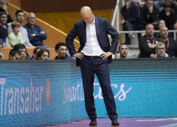 El Barça destituye a Joan Peñarroya tras la derrota en Girona y nombra a Òscar Orellana como técnico interino