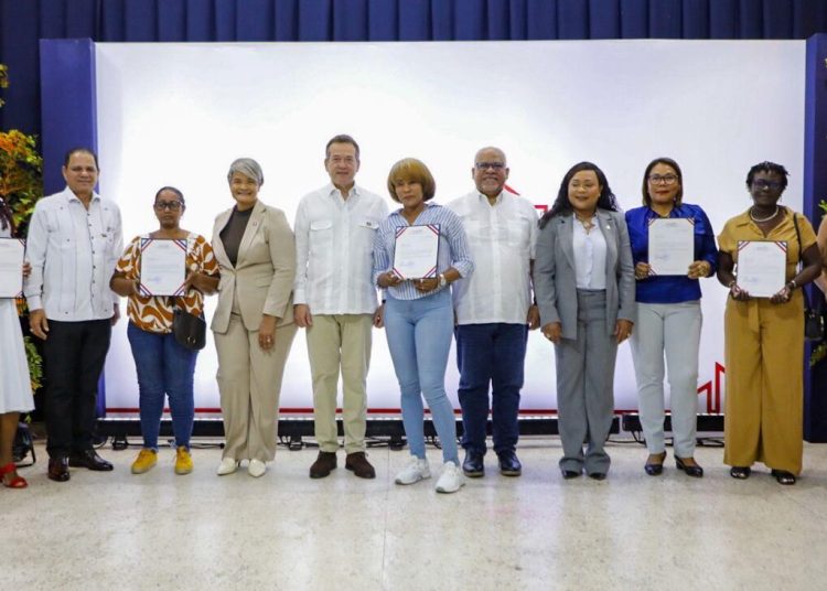Gobierno impulsa microempresas en San Pedro prestando RD$55 millones
