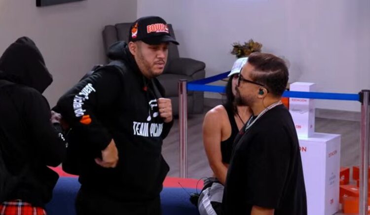 Josell Hernández toca corazones en el Half Time de la Casa de Alofoke 2