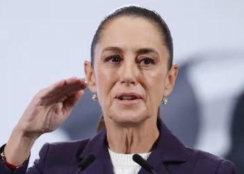 Sheinbaum revela que una decena de personas resguarda su seguridad y «sin «parafernalias»