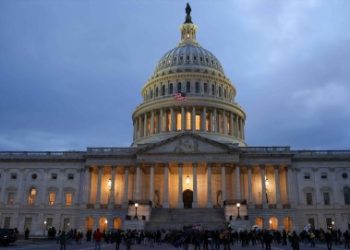 Senadores republicanos y demócratas alcanzan acuerdo para reabrir gobierno federal
