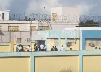 Interno resulta herido durante conflicto con agentes en cárcel de Mao