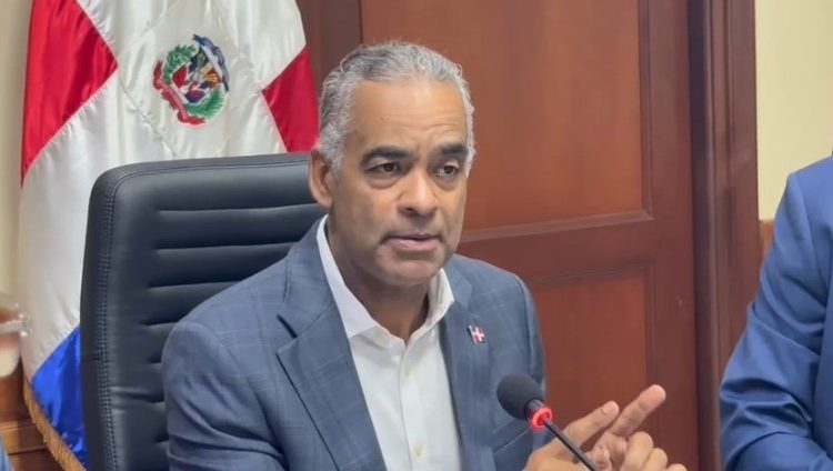 Joel Santos a oposición sobre “fracaso” en sector eléctrico: “No nos vamos a dejar provocar”