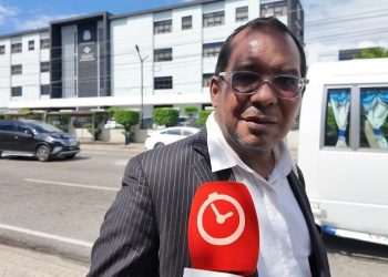 Ciudadanos rechazan boda homosexual oficiada por exembajador de EE. UU. en Santiago